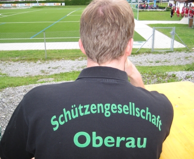 Foto des Schriftzug der Sch&uuml;tzengesellschaft auf einem Poloshirt