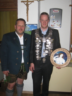 Foto Sch&uuml;tzenmeister Hans Steinbrecher mit Sch&uuml;tzenk&ouml;nig Christian D&ouml;scher
