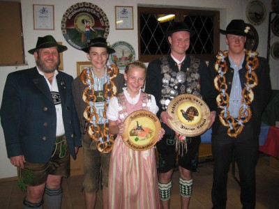 Foto Sch&uuml;tzenmeister Hans Steinbrecher, Vize-Jugendk&ouml;nig Richard Loher, Jugendk&ouml;nigin Carolin Stadler, Sch&uuml;tzenk&ouml;nig Florian Conrad, Vize-Sch&uuml;tzenk&ouml;nig Christian D&ouml;scher