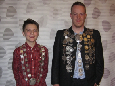 Foto auf dem Gausch&uuml;tzenball Jugendk&ouml;nig Richard Loher und Sch&uuml;tzenk&ouml;nig Christian D&ouml;scher vor dem Einzug der K&ouml;nige